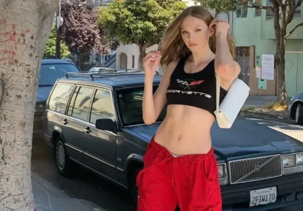 Alex Consani full biography